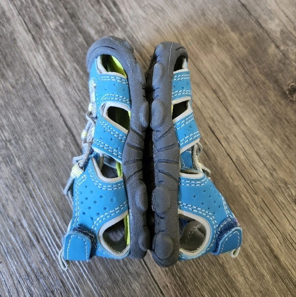 🌸 Child Of Mine Carter's Size 4 Sandals